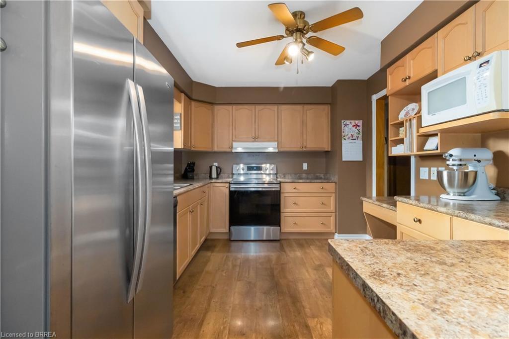 725 Hwy 54, Brantford, ON - Indoor Photo Showing Kitchen