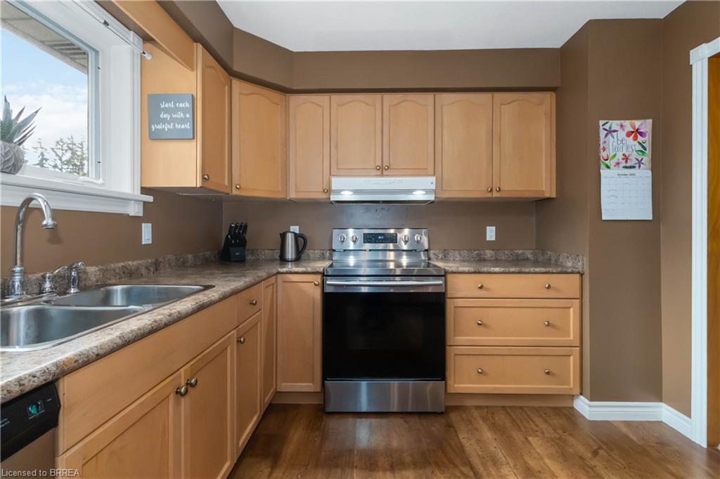 725 Hwy 54, Brantford, ON - Indoor Photo Showing Kitchen With Double Sink