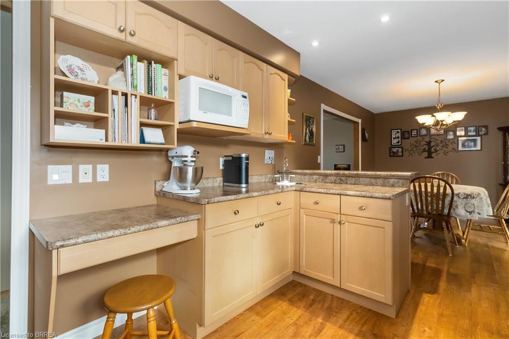 725 Hwy 54, Brantford, ON - Indoor Photo Showing Kitchen