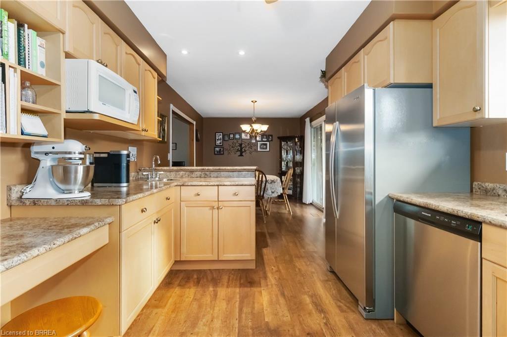 725 Hwy 54, Brantford, ON - Indoor Photo Showing Kitchen