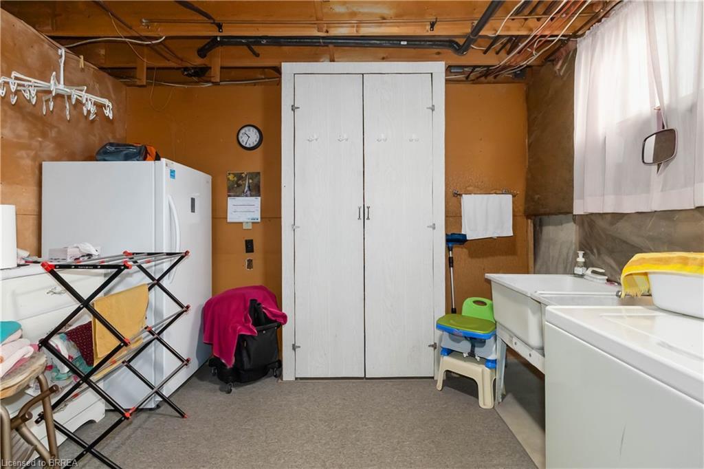 725 Hwy 54, Brantford, ON - Indoor Photo Showing Laundry Room