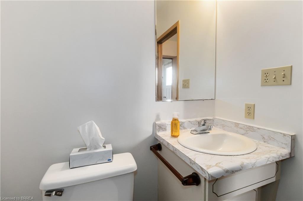 725 Hwy 54, Brantford, ON - Indoor Photo Showing Bathroom