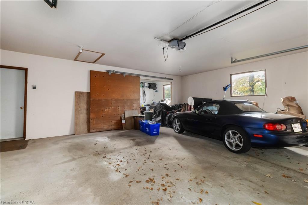 725 Hwy 54, Brantford, ON - Indoor Photo Showing Garage