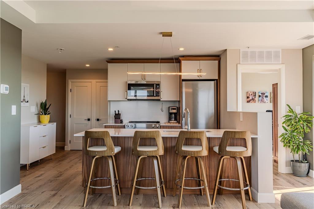 404-34 Norman Street, Brantford, ON - Indoor Photo Showing Kitchen With Stainless Steel Kitchen With Upgraded Kitchen