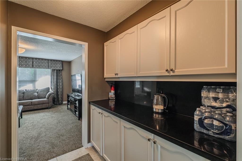72 Hunter Way, Brantford, ON - Indoor Photo Showing Kitchen