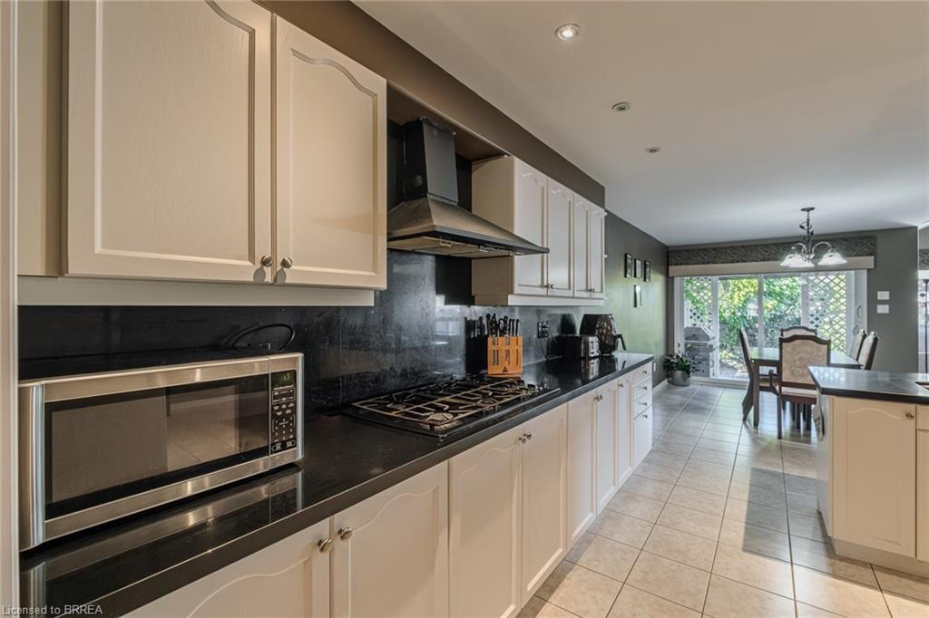 72 Hunter Way, Brantford, ON - Indoor Photo Showing Kitchen