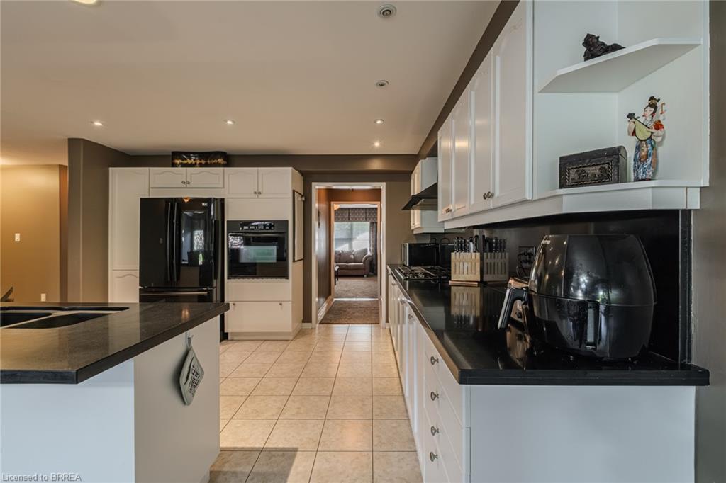 72 Hunter Way, Brantford, ON - Indoor Photo Showing Kitchen