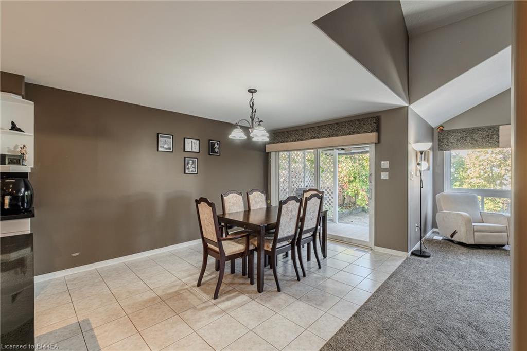72 Hunter Way, Brantford, ON - Indoor Photo Showing Dining Room