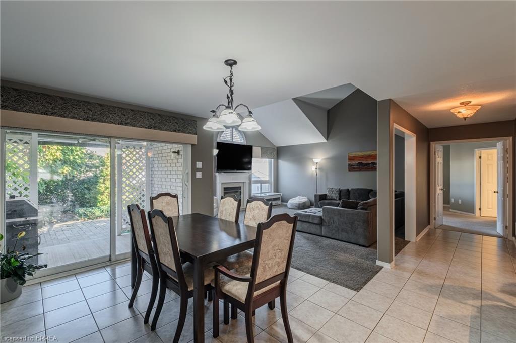 72 Hunter Way, Brantford, ON - Indoor Photo Showing Dining Room