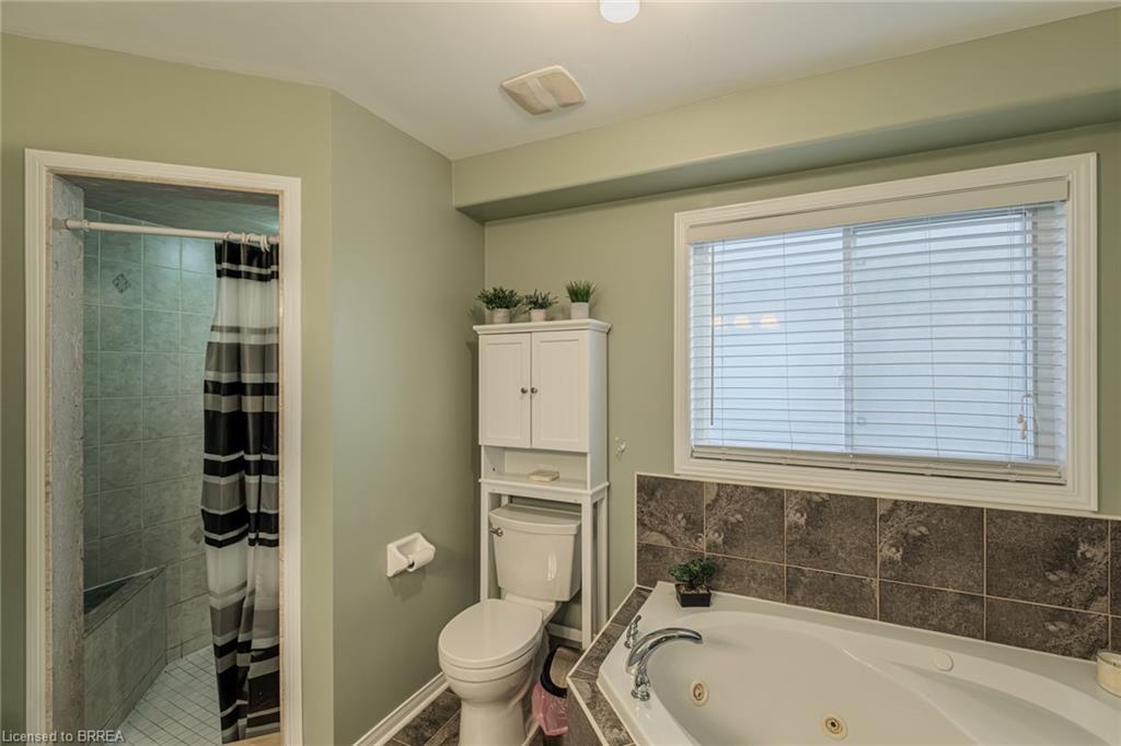 72 Hunter Way, Brantford, ON - Indoor Photo Showing Bathroom