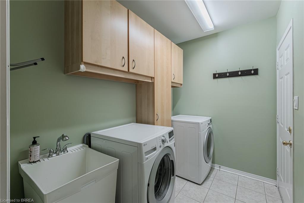 72 Hunter Way, Brantford, ON - Indoor Photo Showing Laundry Room