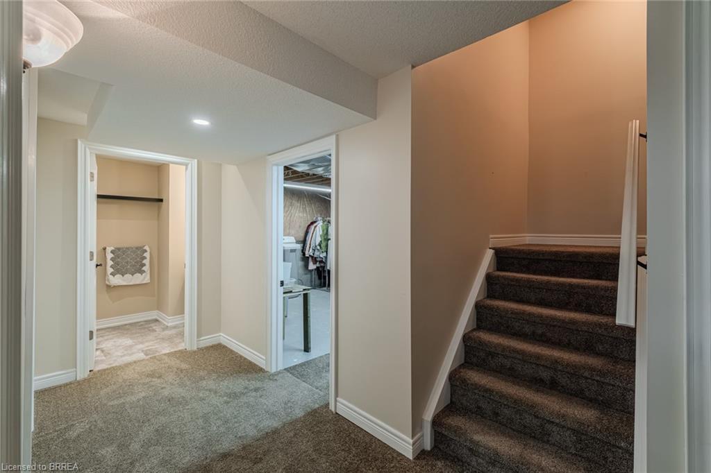 72 Hunter Way, Brantford, ON - Indoor Photo Showing Other Room