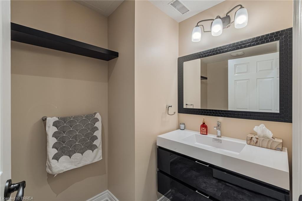 72 Hunter Way, Brantford, ON - Indoor Photo Showing Bathroom
