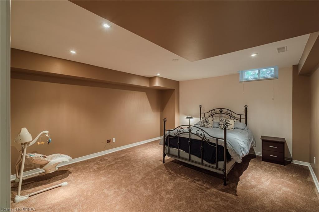 72 Hunter Way, Brantford, ON - Indoor Photo Showing Bedroom