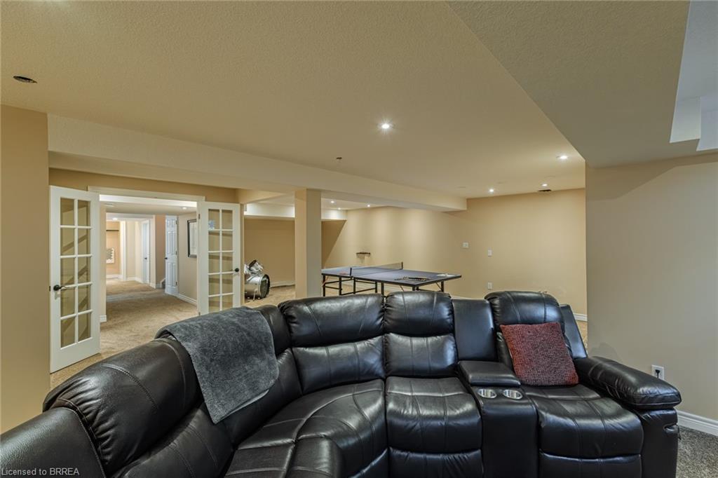 72 Hunter Way, Brantford, ON - Indoor Photo Showing Living Room