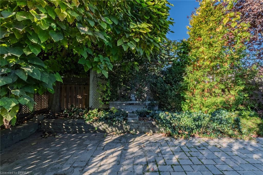 72 Hunter Way, Brantford, ON - Outdoor