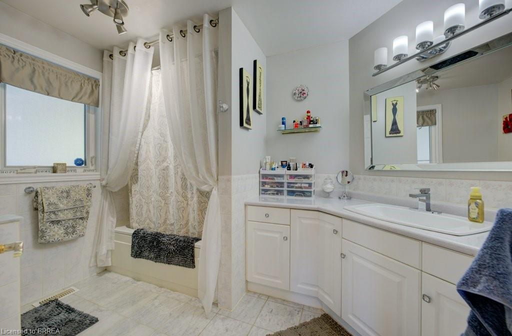 6737 Highway 20, Smithville, ON - Indoor Photo Showing Bathroom