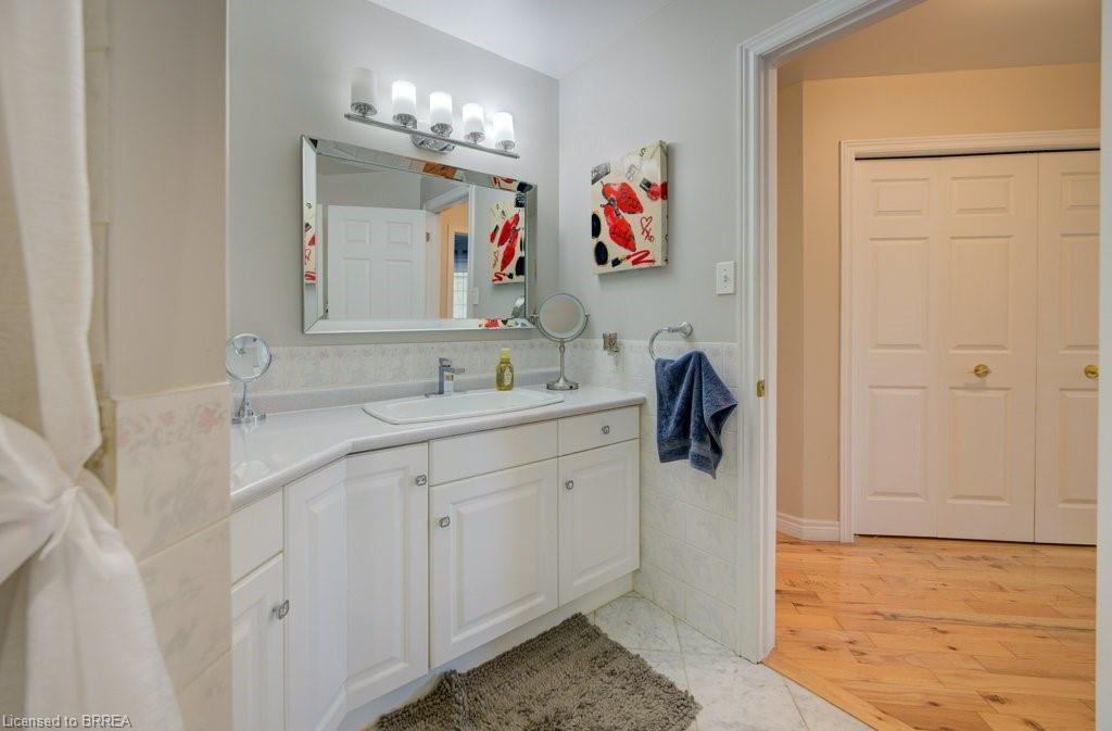 6737 Highway 20, Smithville, ON - Indoor Photo Showing Bathroom