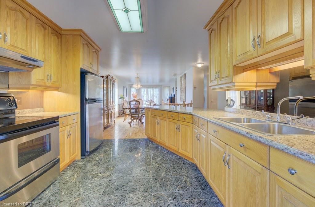 6737 Highway 20, Smithville, ON - Indoor Photo Showing Kitchen With Double Sink
