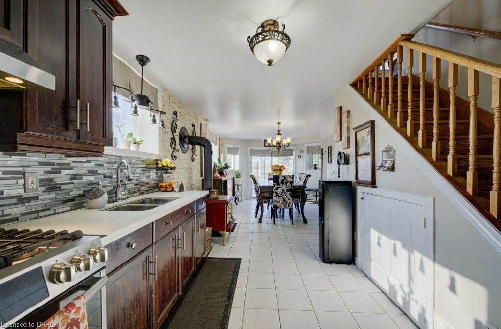 6737 Highway 20, Smithville, ON - Indoor Photo Showing Kitchen With Double Sink
