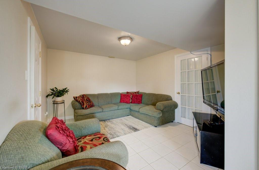 6737 Highway 20, Smithville, ON - Indoor Photo Showing Living Room