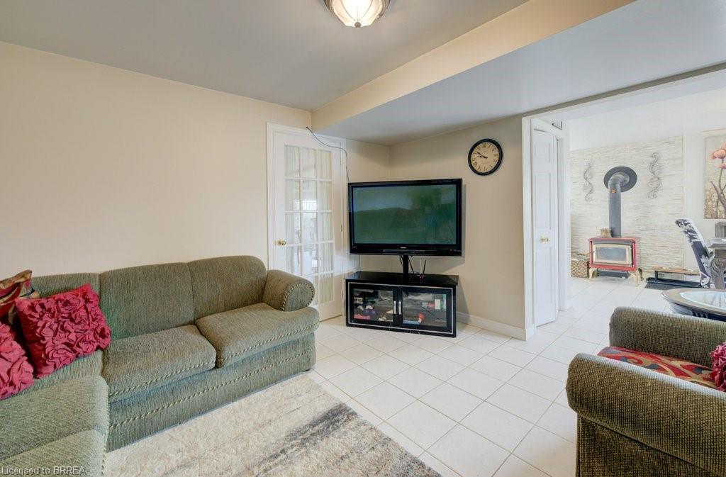 6737 Highway 20, Smithville, ON - Indoor Photo Showing Living Room