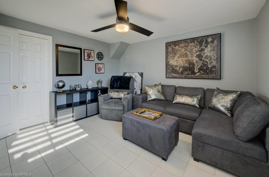 6737 Highway 20, Smithville, ON - Indoor Photo Showing Living Room