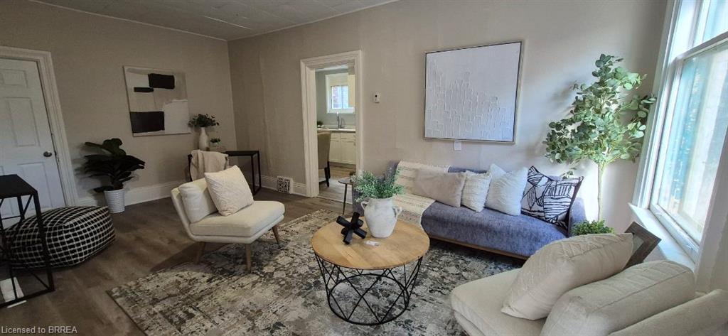 39 Park Avenue, Brantford, ON - Indoor Photo Showing Living Room