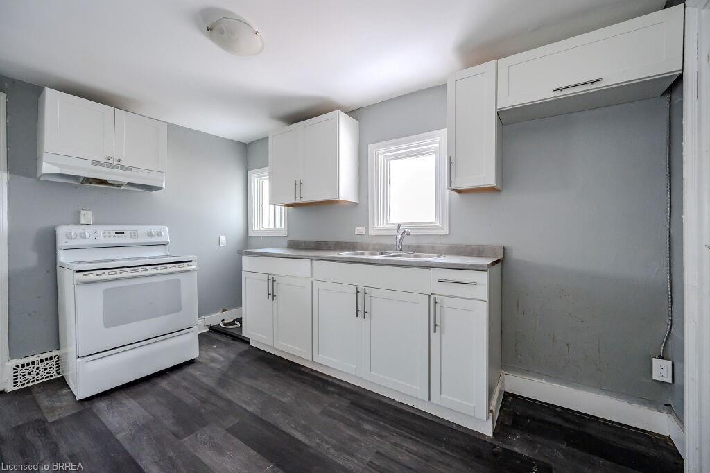 39 Park Avenue, Brantford, ON - Indoor Photo Showing Kitchen