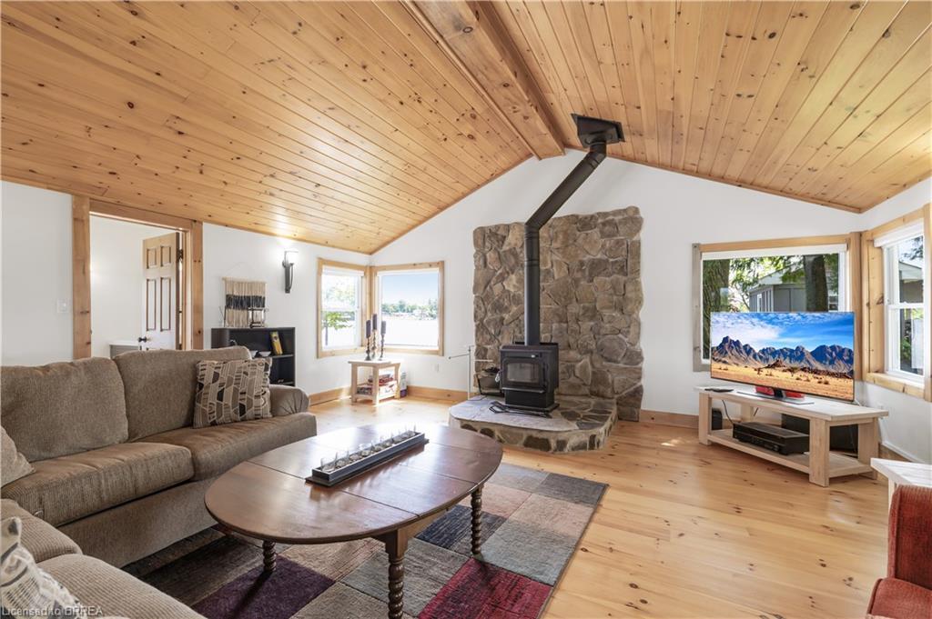43 Mcclintock Drive, Puslinch, ON - Indoor Photo Showing Living Room With Fireplace