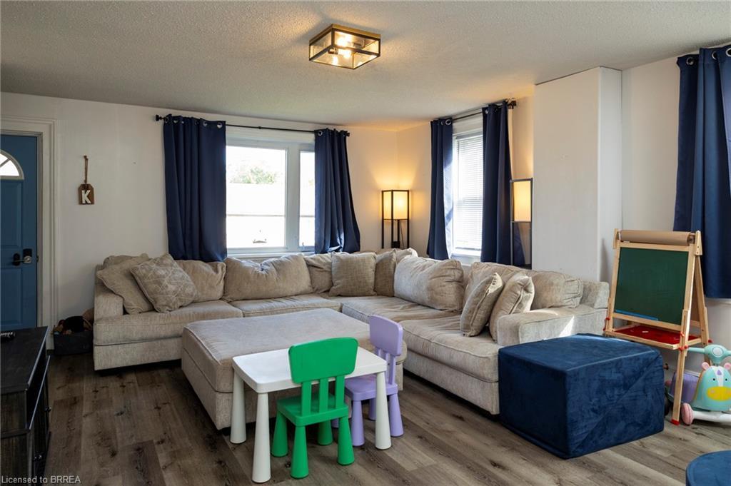 47 Simcoe Street, Scotland, ON - Indoor Photo Showing Living Room