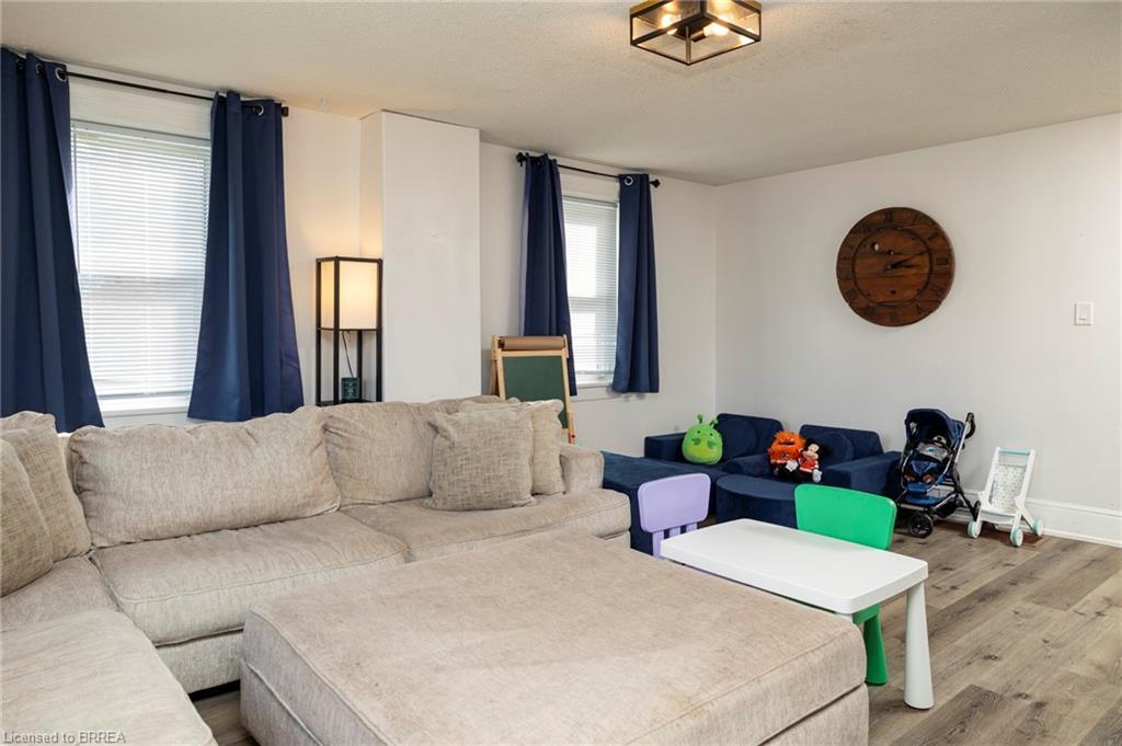 47 Simcoe Street, Scotland, ON - Indoor Photo Showing Living Room