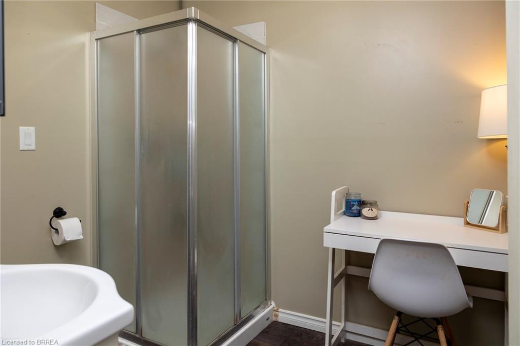 47 Simcoe Street, Scotland, ON - Indoor Photo Showing Bathroom