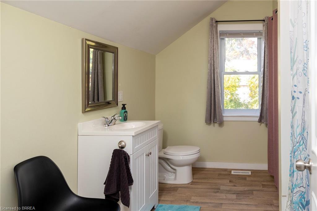 47 Simcoe Street, Scotland, ON - Indoor Photo Showing Bathroom