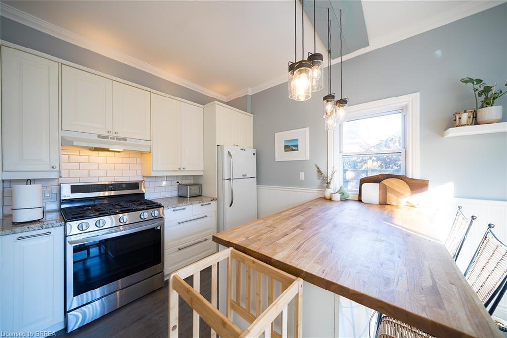35 Murray Street, Brantford, ON - Indoor Photo Showing Kitchen