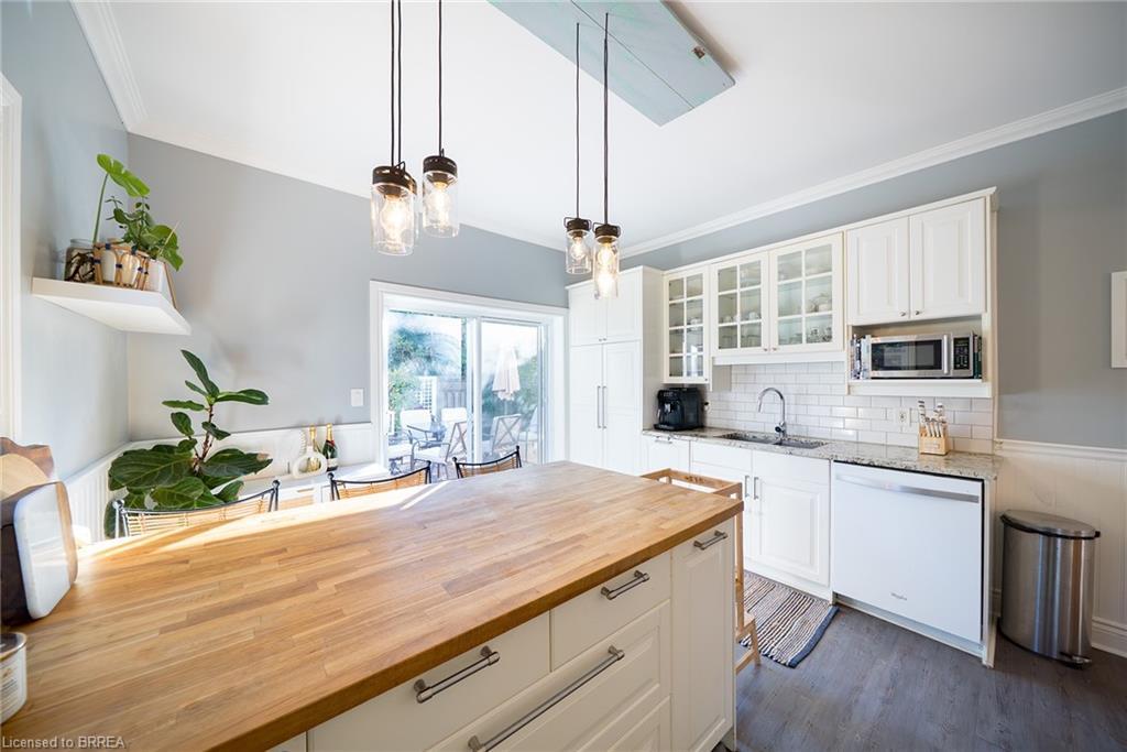 35 Murray Street, Brantford, ON - Indoor Photo Showing Kitchen