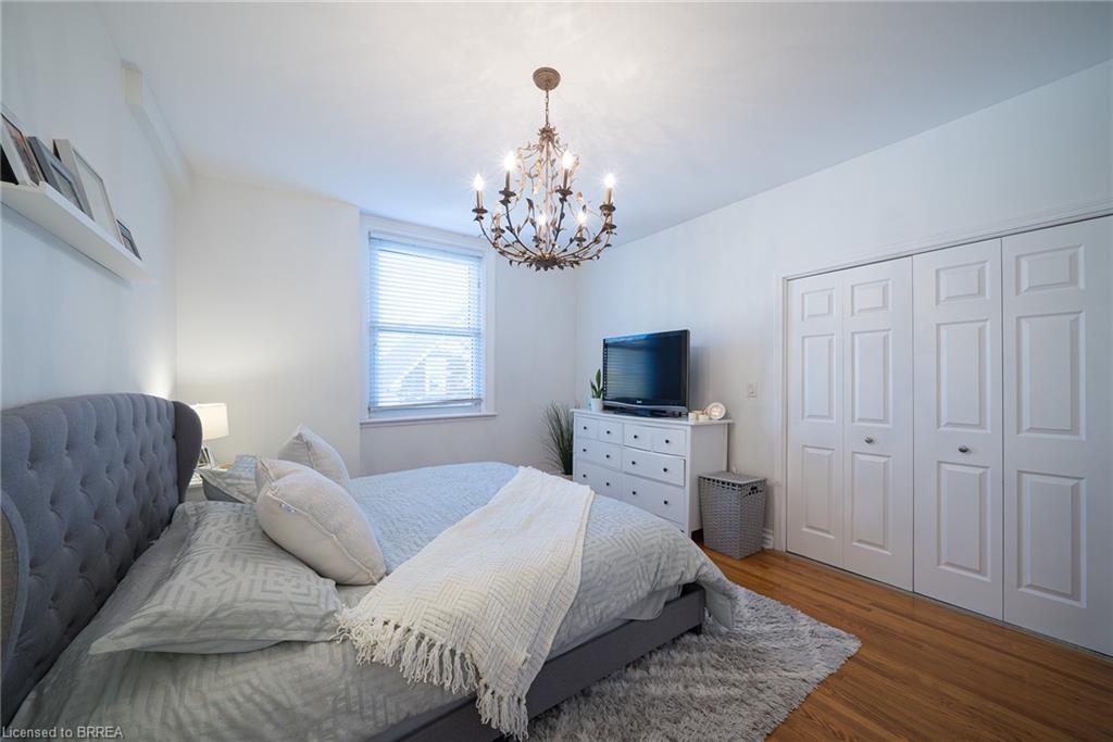 35 Murray Street, Brantford, ON - Indoor Photo Showing Bedroom