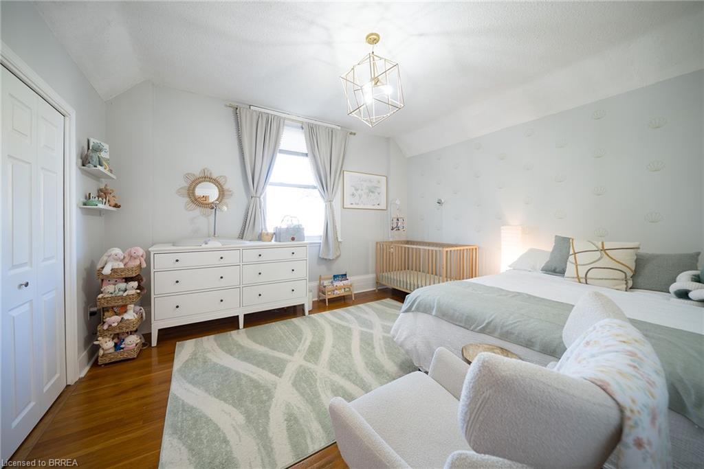 35 Murray Street, Brantford, ON - Indoor Photo Showing Bedroom