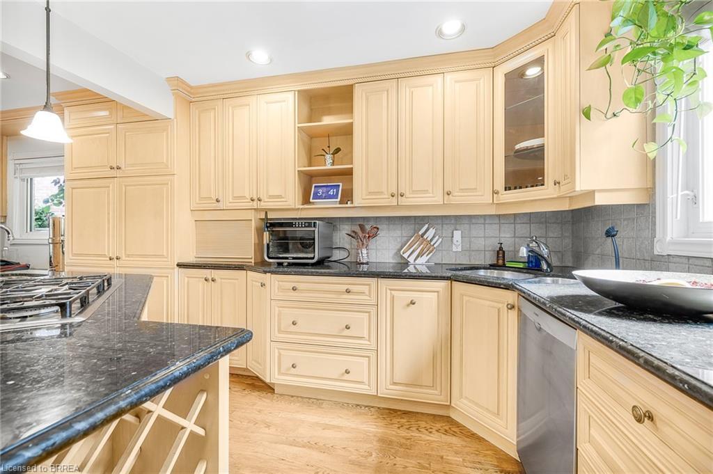 26 Dundalk Crescent, Brampton, ON - Indoor Photo Showing Kitchen