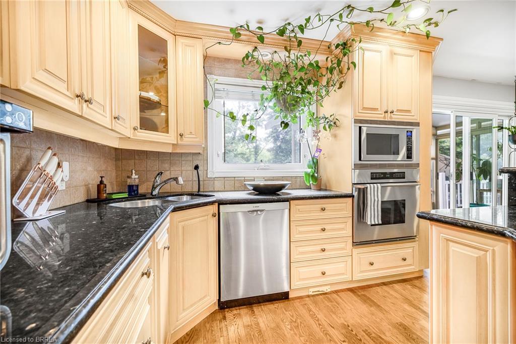 26 Dundalk Crescent, Brampton, ON - Indoor Photo Showing Kitchen With Double Sink
