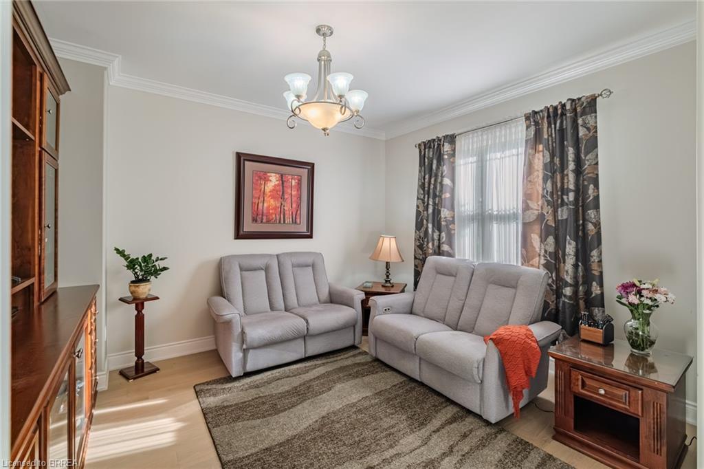 315 Brant County Rd 18 Road, Brantford, ON - Indoor Photo Showing Living Room