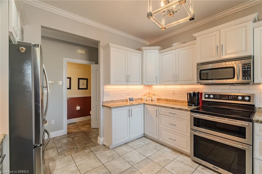 315 Brant County Rd 18 Road, Brantford, ON - Indoor Photo Showing Kitchen