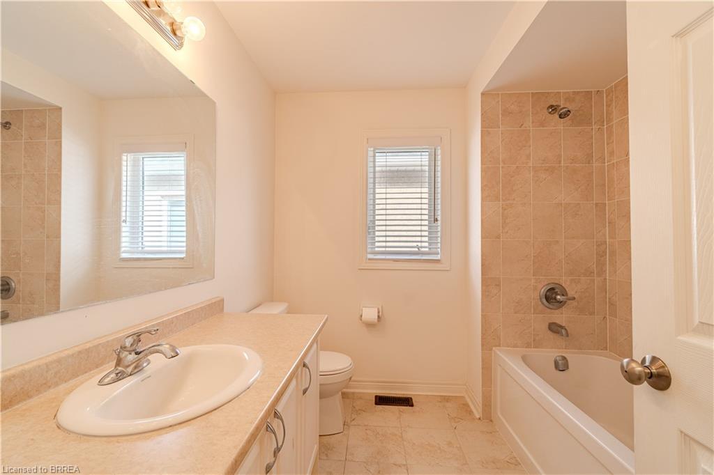 77 Barlow Place Place, Paris, ON - Indoor Photo Showing Bathroom