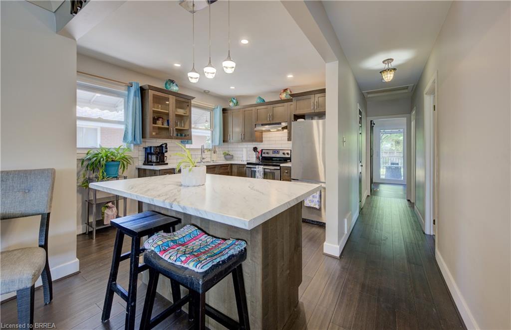 81 Strathcona Avenue, Brantford, ON - Indoor Photo Showing Kitchen With Upgraded Kitchen