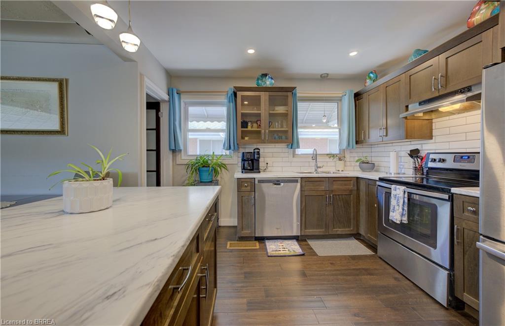 81 Strathcona Avenue, Brantford, ON - Indoor Photo Showing Kitchen
