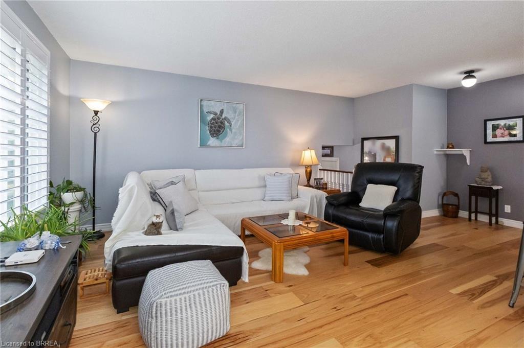 34 Sympatica Crescent, Brantford, ON - Indoor Photo Showing Living Room