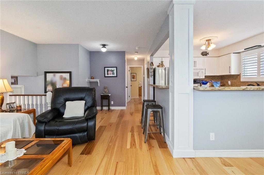 34 Sympatica Crescent, Brantford, ON - Indoor Photo Showing Living Room