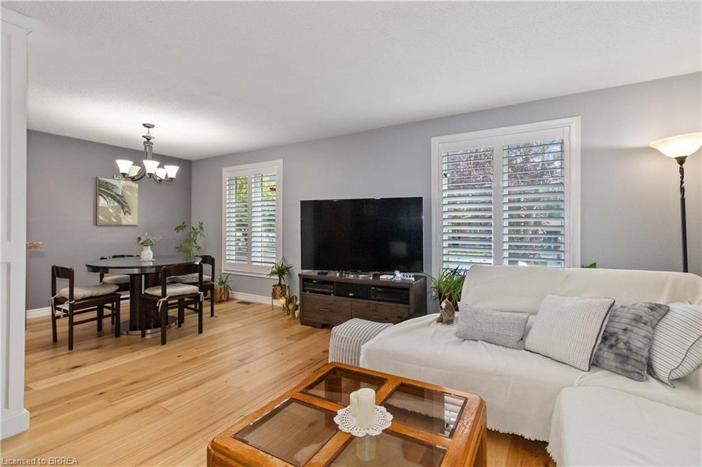 34 Sympatica Crescent, Brantford, ON - Indoor Photo Showing Living Room