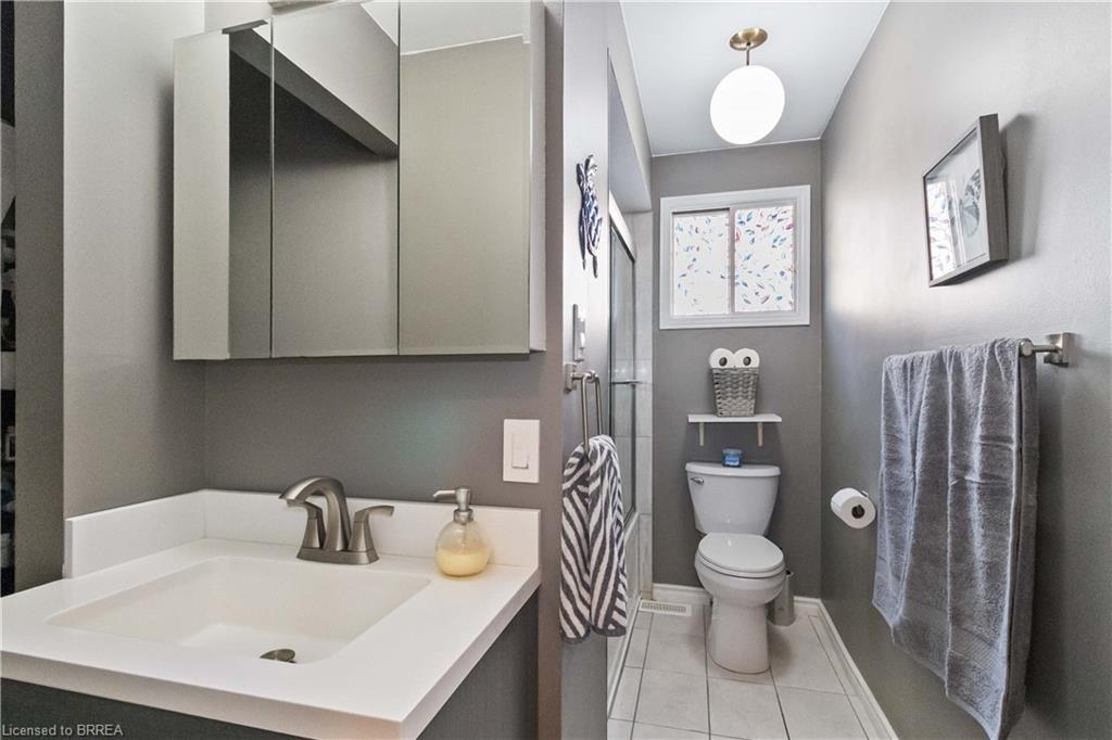 34 Sympatica Crescent, Brantford, ON - Indoor Photo Showing Bathroom