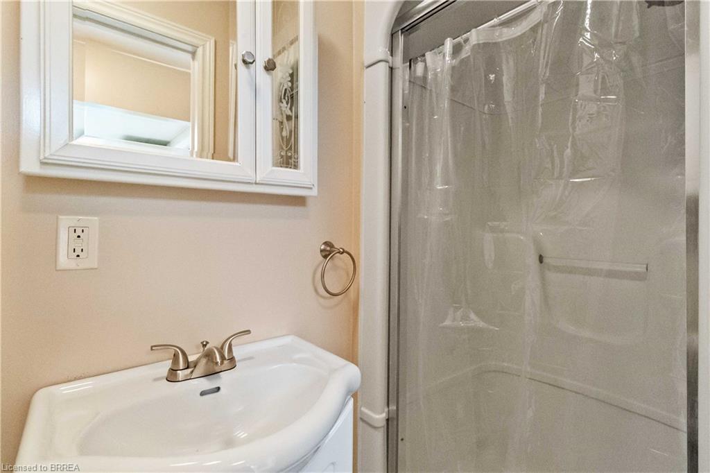 34 Sympatica Crescent, Brantford, ON - Indoor Photo Showing Bathroom